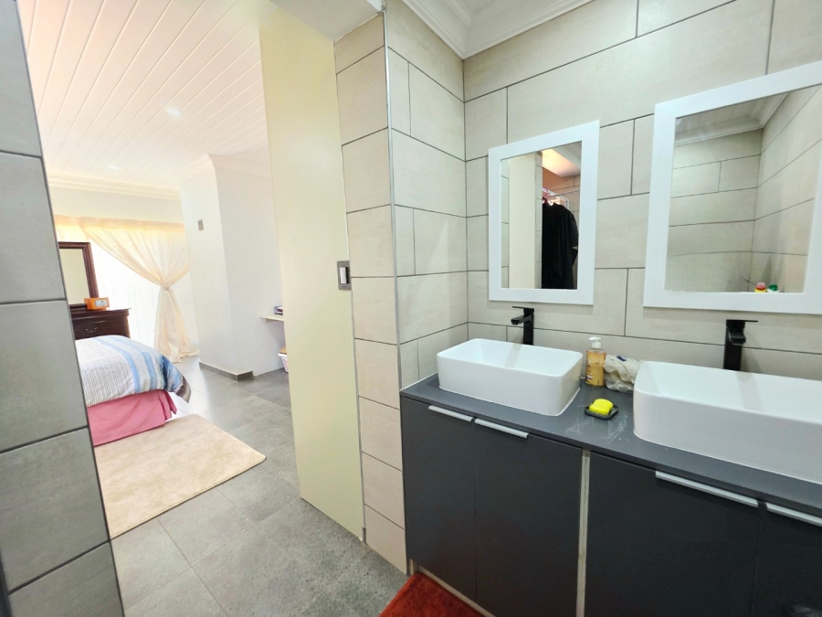 4 Bedroom Property for Sale in Generaal De Wet Free State